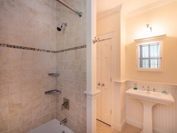 Cape Cod Home 994562