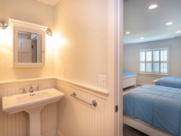 Cape Cod Home 994562