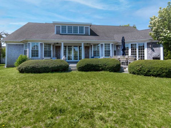 Cape Cod Home 994562