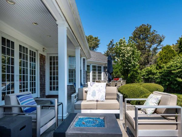 Cape Cod Home 994562