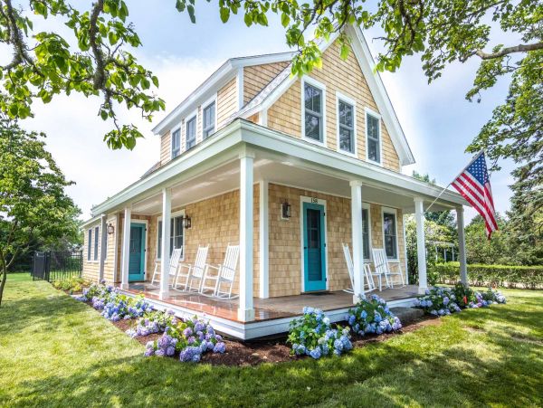 Cape Cod Home 994563