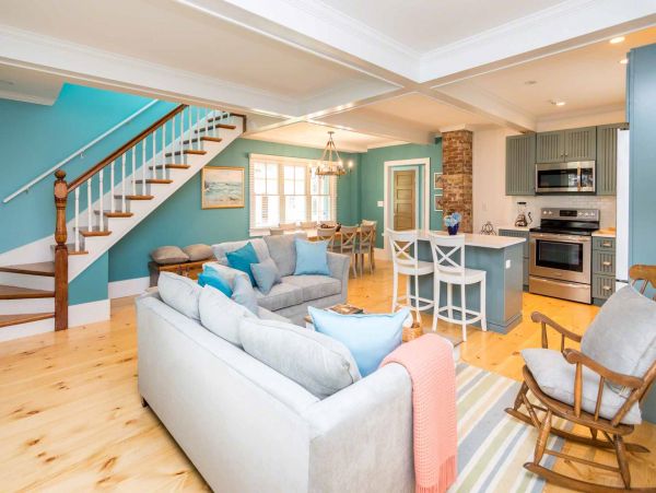 Cape Cod Home 994563
