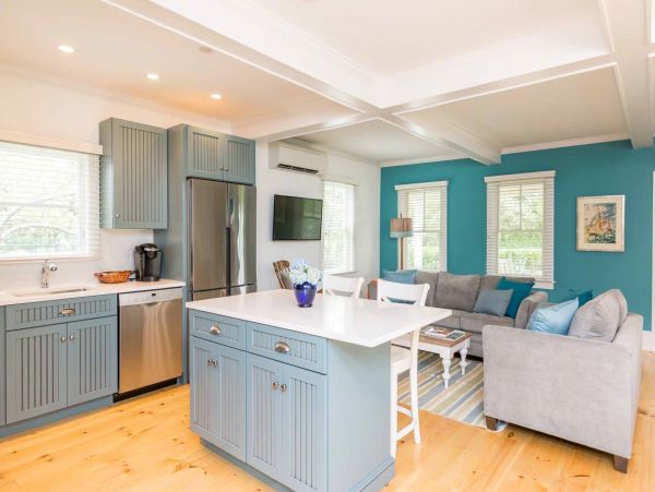 Cape Cod Home 994563