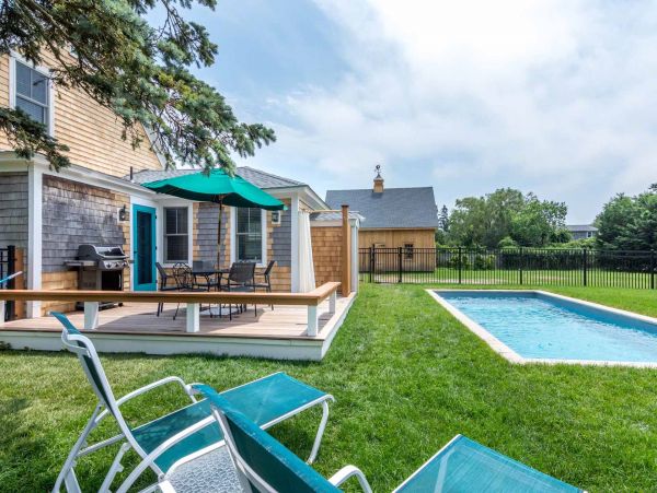 Cape Cod Home 994563