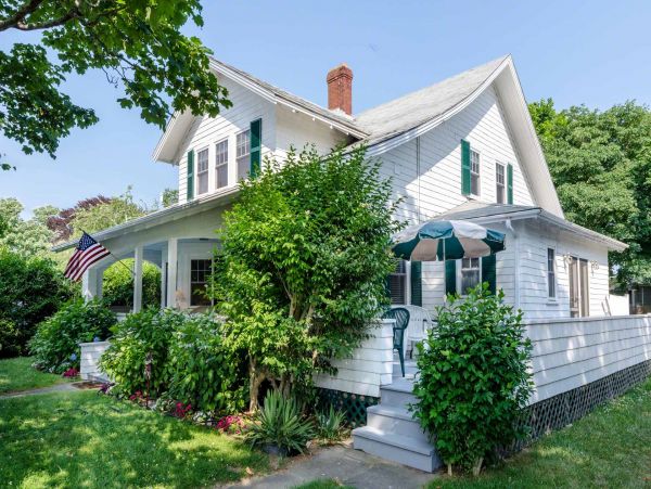 Cape Cod Home 994564