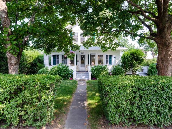 Cape Cod Home 994564