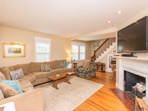 Cape Cod Home 994564