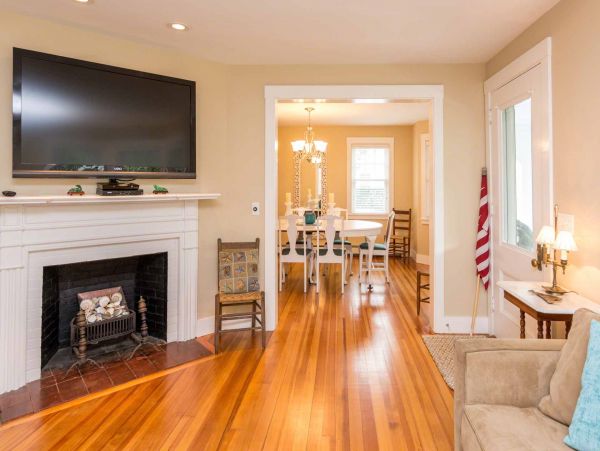 Cape Cod Home 994564