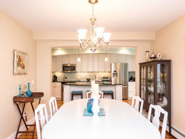 Cape Cod Home 994564