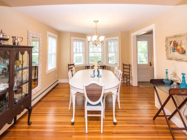 Cape Cod Home 994564