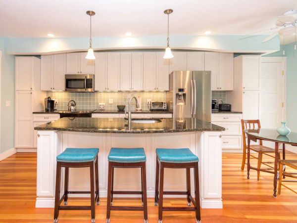 Cape Cod Home 994564