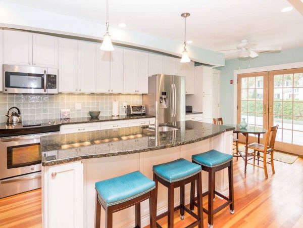 Cape Cod Home 994564