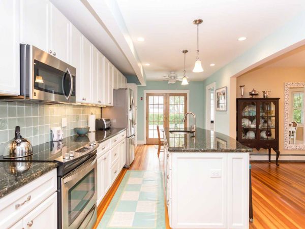 Cape Cod Home 994564