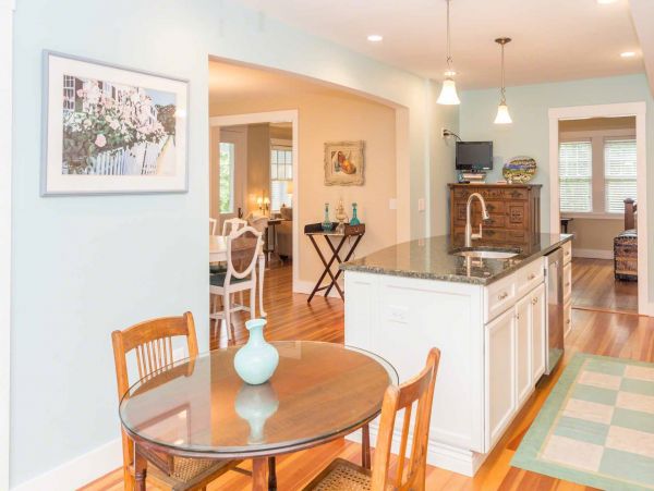 Cape Cod Home 994564