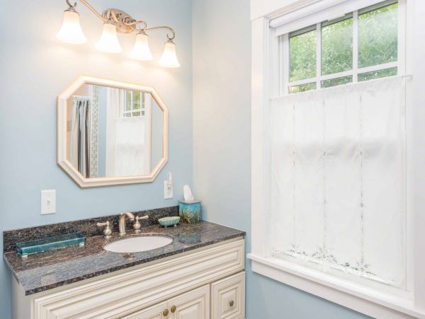 Cape Cod Home 994564