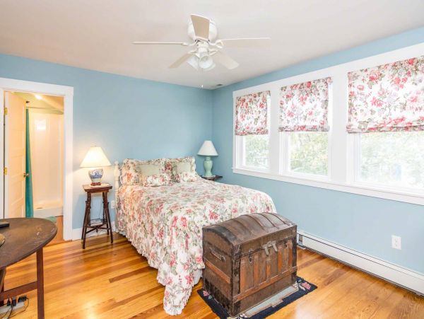 Cape Cod Home 994564