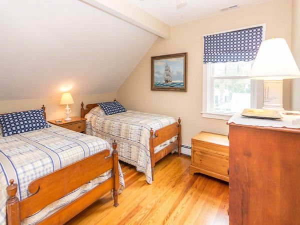 Cape Cod Home 994564