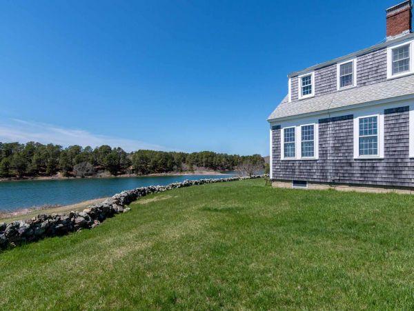Cape Cod Home 994565