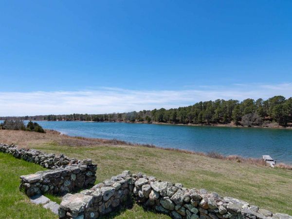 Cape Cod Home 994565