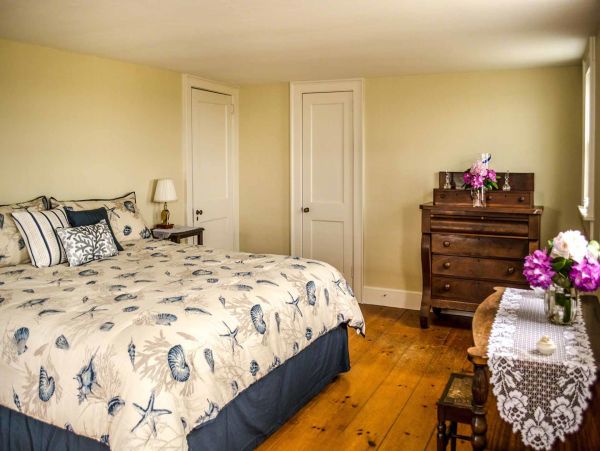 Cape Cod Home 994565