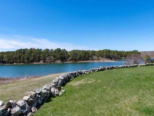 Cape Cod Home 994565