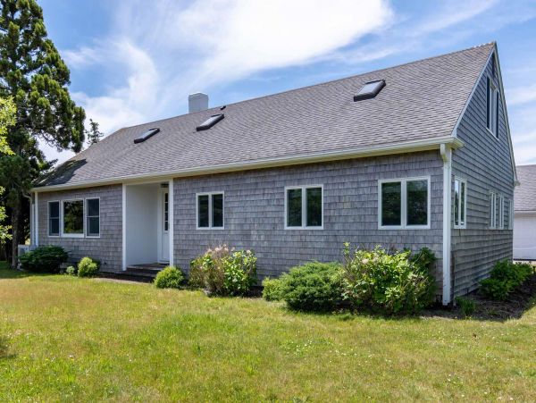 Cape Cod Home 994566