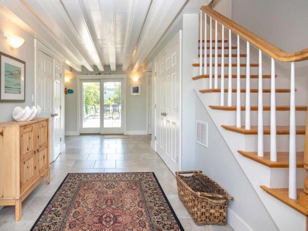 Cape Cod Home 994566