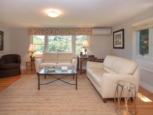 Cape Cod Home 994566