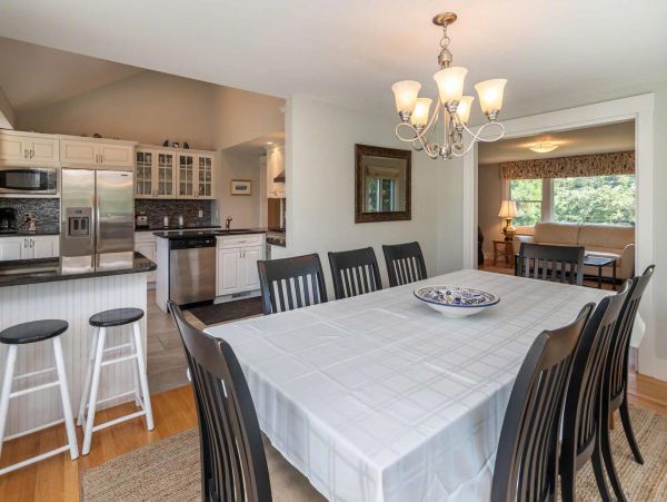 Cape Cod Home 994566