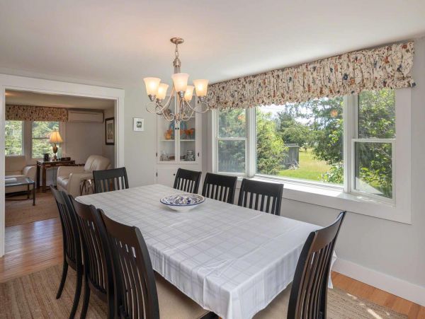 Cape Cod Home 994566
