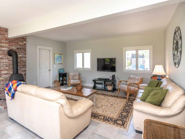 Cape Cod Home 994566