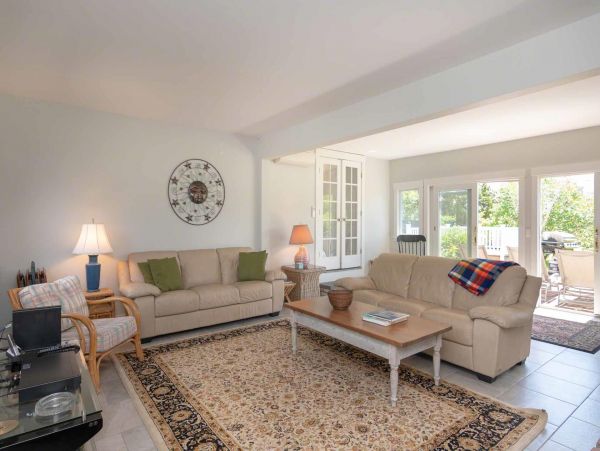 Cape Cod Home 994566