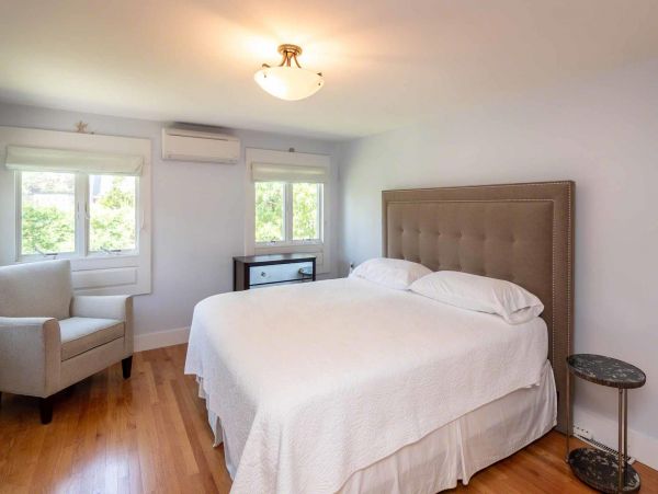 Cape Cod Home 994566