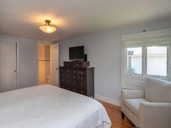 Cape Cod Home 994566