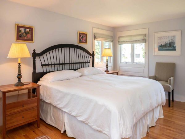 Cape Cod Home 994566