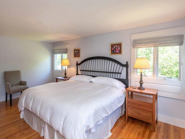 Cape Cod Home 994566