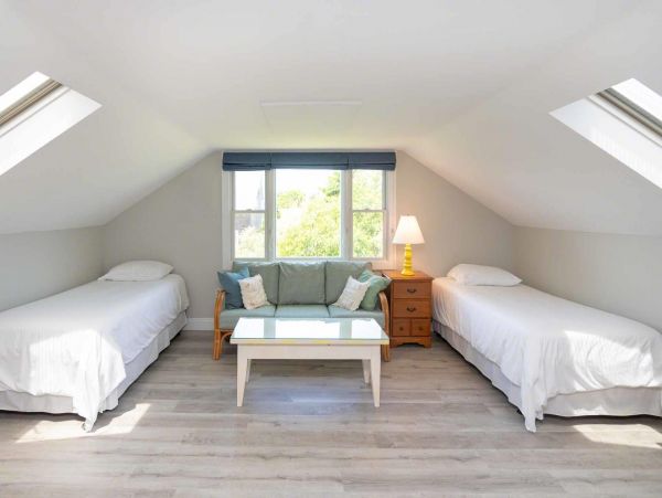 Cape Cod Home 994566
