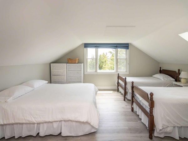 Cape Cod Home 994566