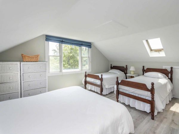 Cape Cod Home 994566