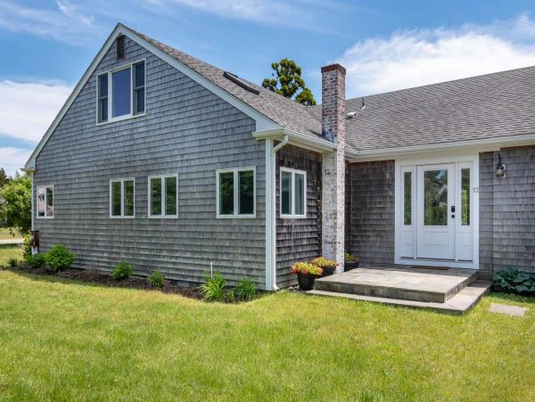 Cape Cod Home 994566