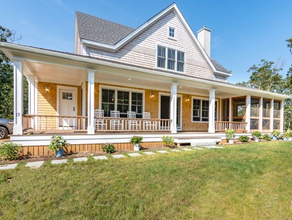 Cape Cod Home 994568
