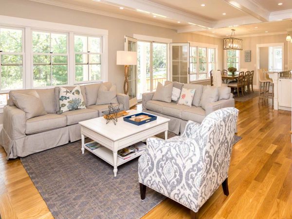 Cape Cod Home 994568