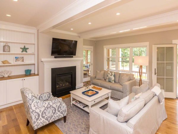 Cape Cod Home 994568