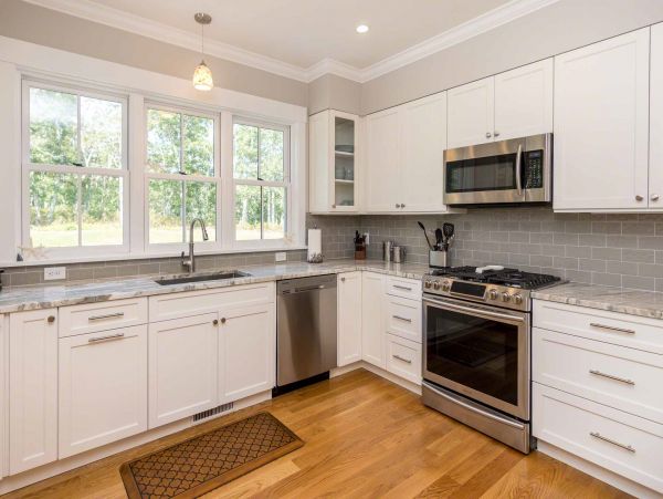 Cape Cod Home 994568