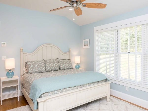 Cape Cod Home 994568
