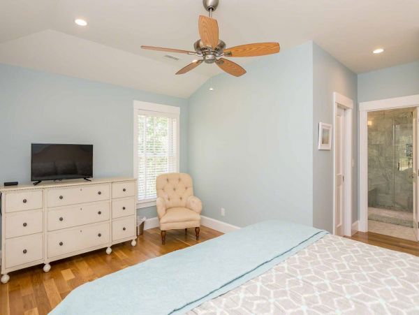 Cape Cod Home 994568