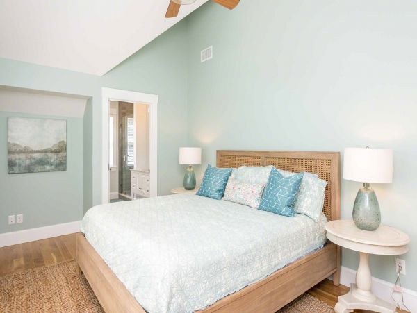 Cape Cod Home 994568
