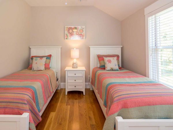 Cape Cod Home 994568