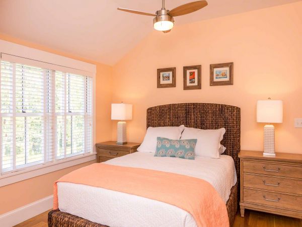 Cape Cod Home 994568