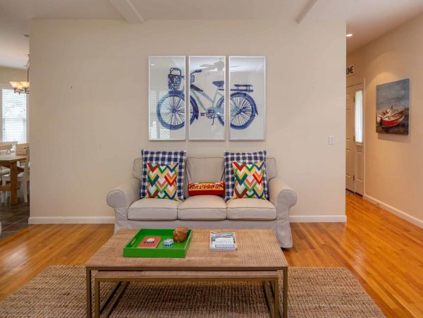 Cape Cod Home 994570
